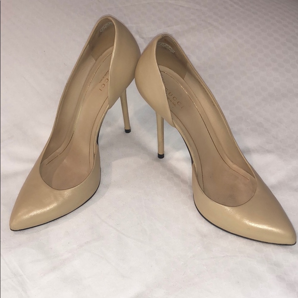 Gucci leather pumps